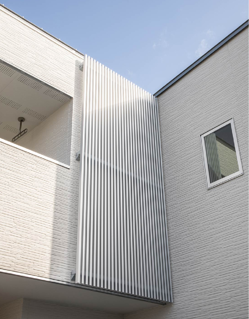 住宅全体のスタイリッシュに雰囲気を引き締めるファサードライン